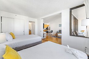 Ocean View  Condo with 2 double beds and Parking