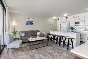 Ocean View  Condo with 2 double beds and Parking