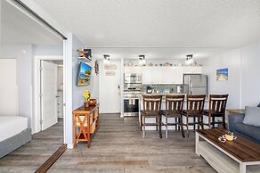 Ocean View  Condo with 2 double beds and Parking