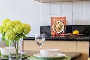 Ocean View  Condo with 2 double beds and Parking