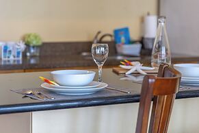 Ocean View  Condo with 2 double beds and Parking