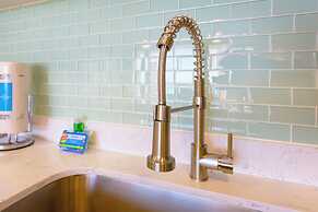 Ocean View  Condo with 2 double beds and Parking