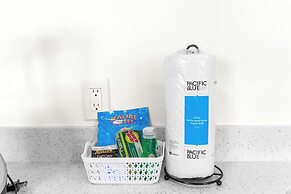 Ocean View  Condo with 2 double beds and Parking