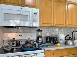 Ocean View  Condo with 2 double beds and Parking