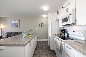 Ocean View  Condo with 2 double beds and Parking