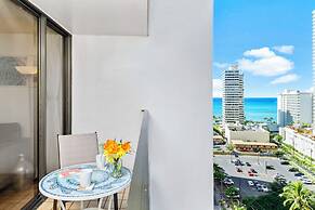 Ocean View  Condo with 2 double beds and Parking