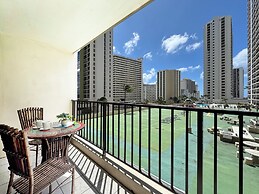 Ocean View  Condo with 2 double beds and Parking