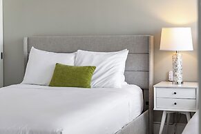 Ocean View  Condo with 2 double beds and Parking