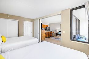 Ocean View  Condo with 2 double beds and Parking