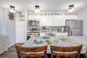 Ocean View  Condo with 2 double beds and Parking