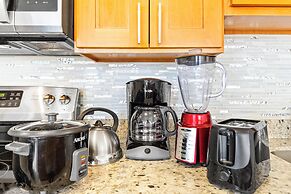 Ocean View  Condo with 2 double beds and Parking