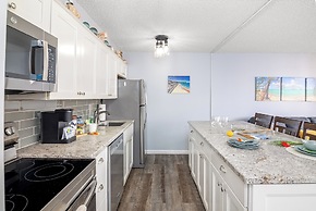 Ocean View  Condo with 2 double beds and Parking