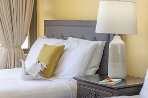 Ocean View  Condo with 2 double beds and Parking