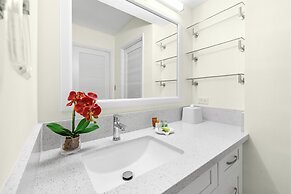 Ocean View  Condo with 2 double beds and Parking