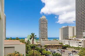 Ocean View  Condo with 2 double beds and Parking