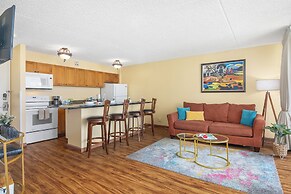 Ocean View  Condo with 2 double beds and Parking