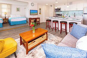 Ocean View  Condo with 2 double beds and Parking