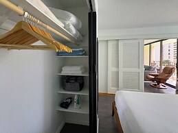 Ocean View  Condo with 2 double beds and Parking