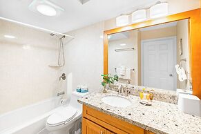 Ocean View  Condo with 2 double beds and Parking