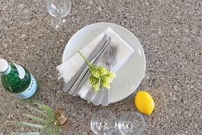 Ocean View  Condo with 2 double beds and Parking