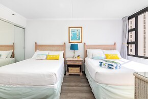 Ocean View  Condo with 2 double beds and Parking