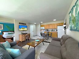 Ocean View  Condo with 2 double beds and Parking