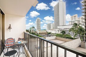 Ocean View  Condo with 2 double beds and Parking