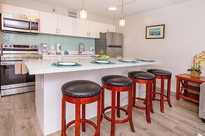 Ocean View  Condo with 2 double beds and Parking