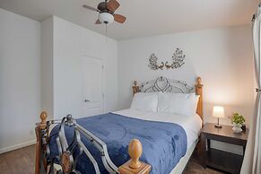 Keys Creek by Avantstay Sleeps 42, Luxury Estate