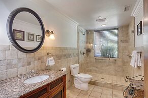 Keys Creek by Avantstay Sleeps 42, Luxury Estate