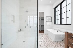 Searenity at Eleanor Beach