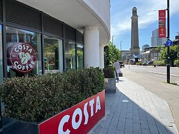 New Spacious 4 Bed Apartment in Kew Bridge