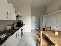 New Spacious 4 Bed Apartment in Kew Bridge