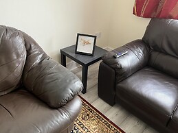 New Spacious 4 Bed Apartment in Kew Bridge