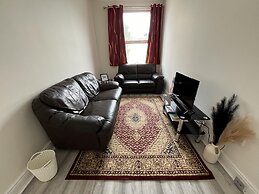 New Spacious 4 Bed Apartment in Kew Bridge