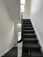 New Spacious 4 Bed Apartment in Kew Bridge