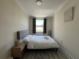 New Spacious 4 Bed Apartment in Kew Bridge