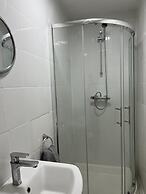 New Spacious 4 Bed Apartment in Kew Bridge