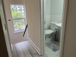 New Spacious 4 Bed Apartment in Kew Bridge