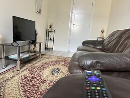 New Spacious 4 Bed Apartment in Kew Bridge