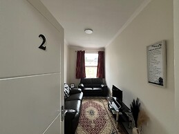 New Spacious 4 Bed Apartment in Kew Bridge