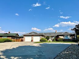 Lake and the City Bed and Breakfast