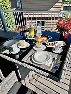 Lake and the City Bed and Breakfast