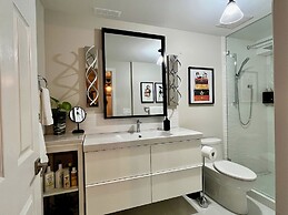 Lake and the City Bed and Breakfast