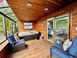 Lake and the City Bed and Breakfast