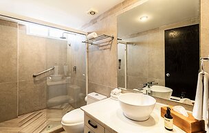 Grand Chapultepec by Kukun