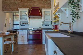 Graffiti Apartment by Wonderful Italy