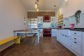 Graffiti Apartment by Wonderful Italy