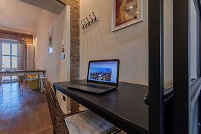 Graffiti Apartment by Wonderful Italy