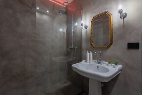 Graffiti Apartment by Wonderful Italy